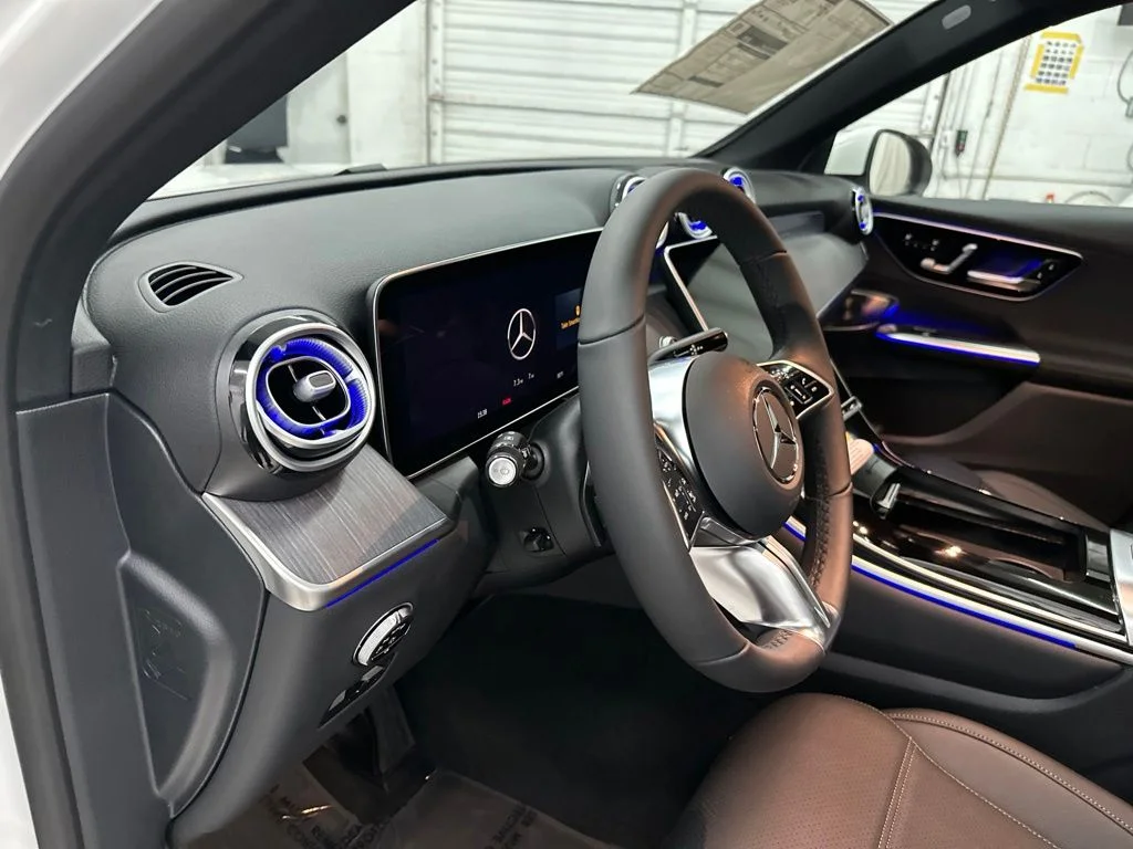 New 2027 White Mercedes-Benz GLC 300 image 13