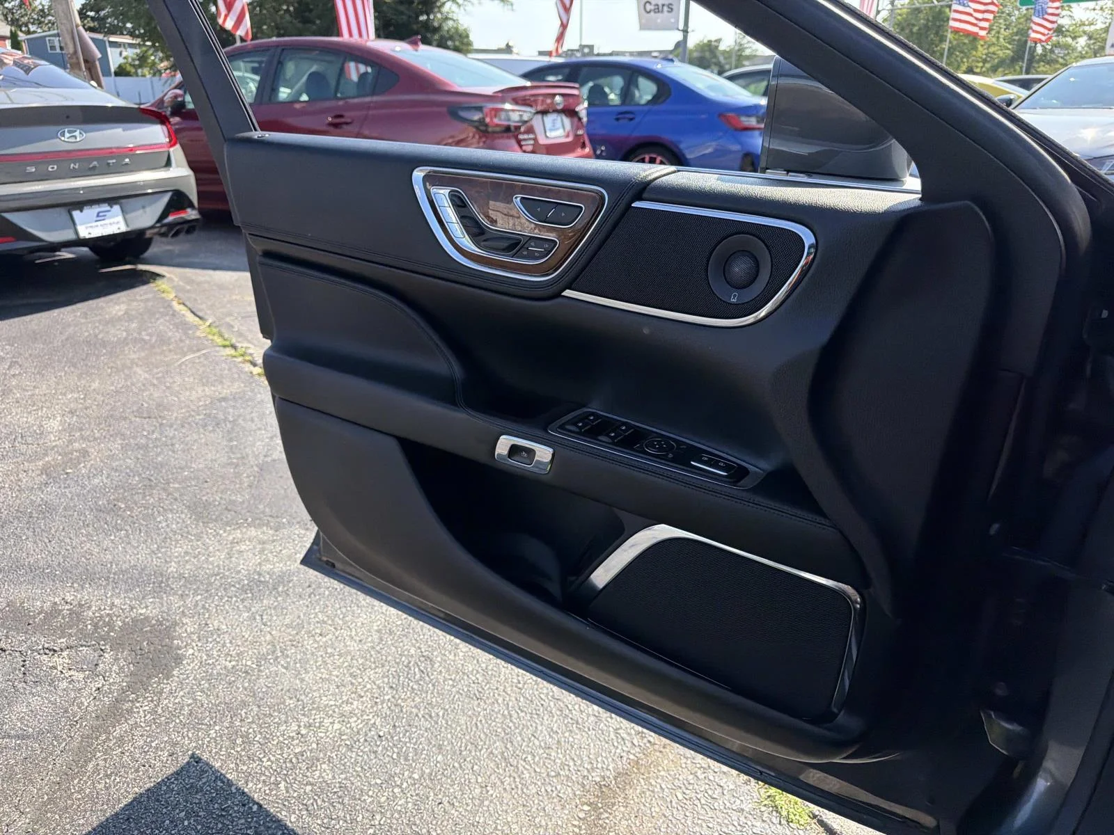 Used 2018 Gray Lincoln Reserve image 33