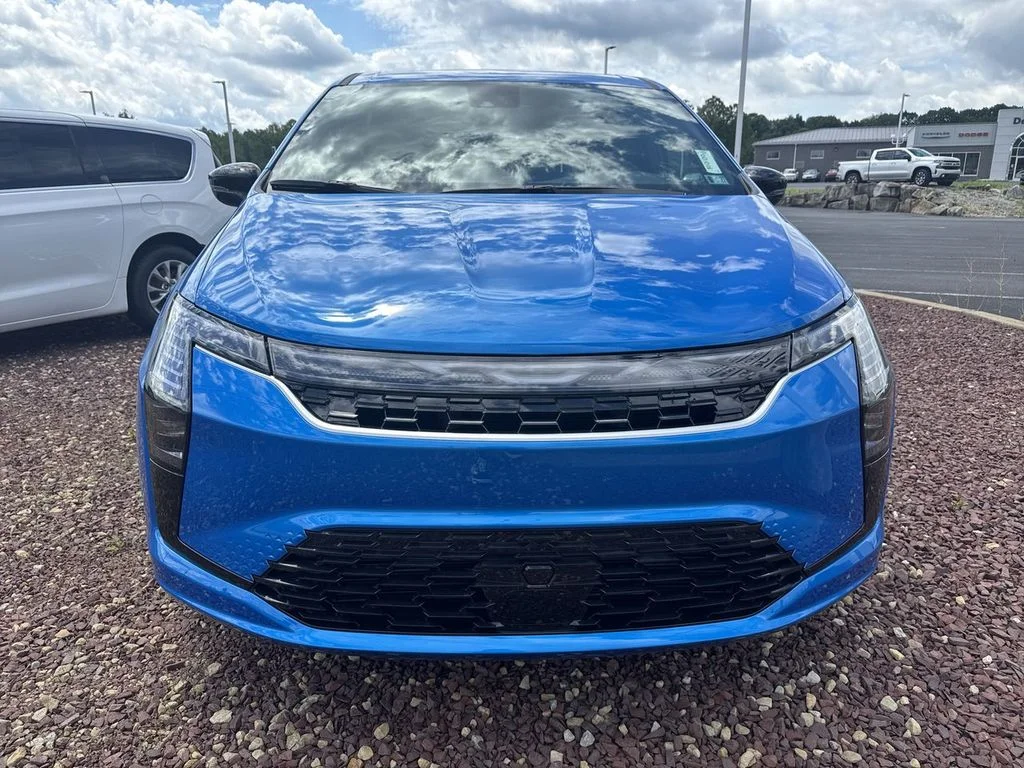 New 2027 Hydro Blue Pearl-Coat Exterior Paint Chrysler Select image 3