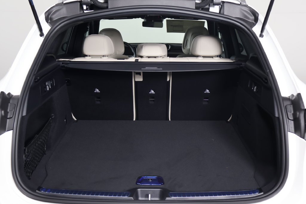 New 2027 Polar White Mercedes-Benz GLC 300 image 8