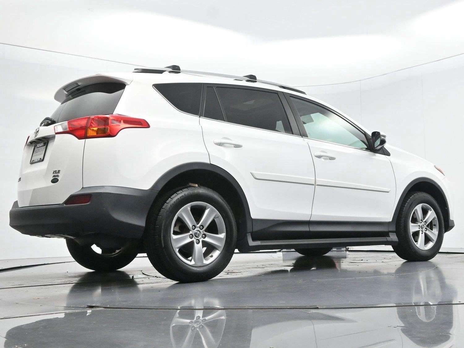 Used 2015 Super White Toyota XLE image 46