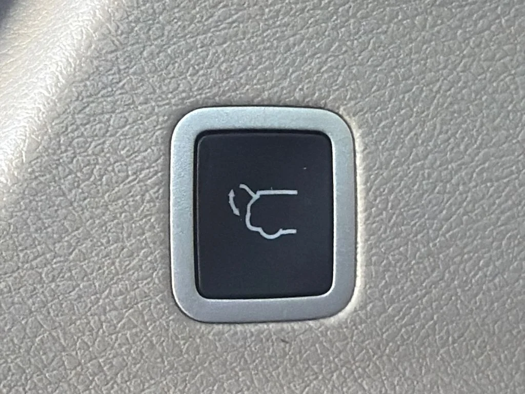 Used 2024 White Chrysler Touring L image 18