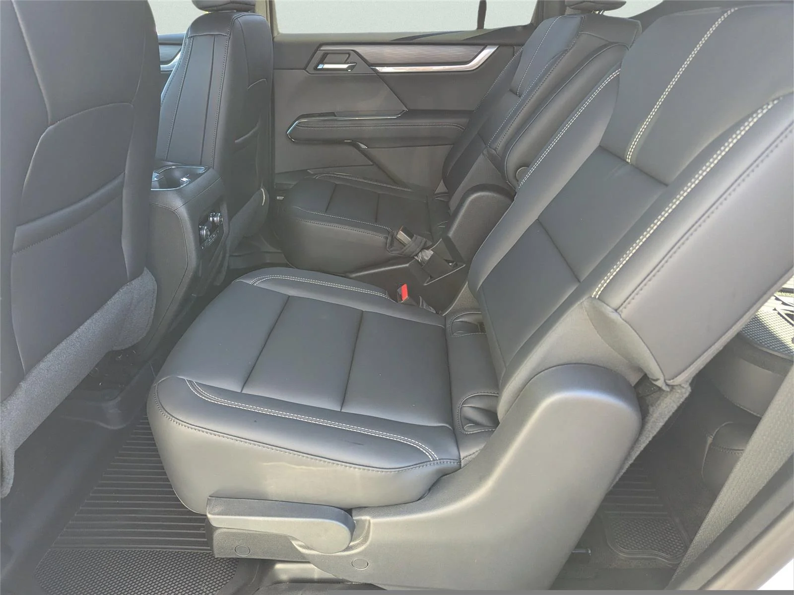 New 2026 Summit White GMC Elevation image 25