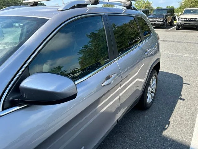 Used 2019 Silver Jeep Latitude image 4