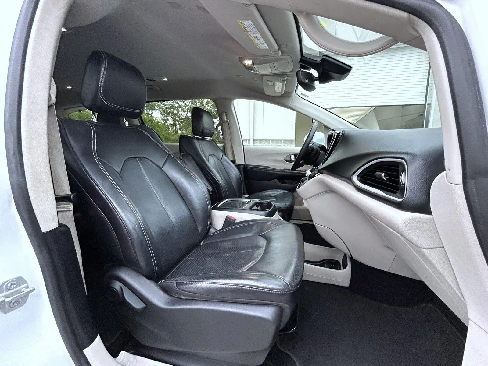 Used 2022 White Chrysler Touring L image 15