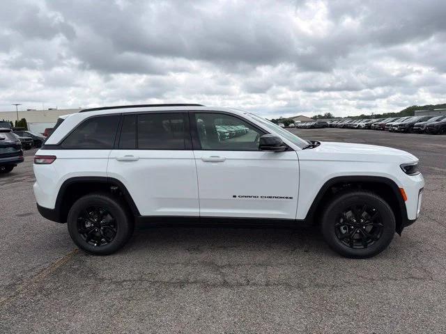 New 2026 White Jeep Altitude image 2