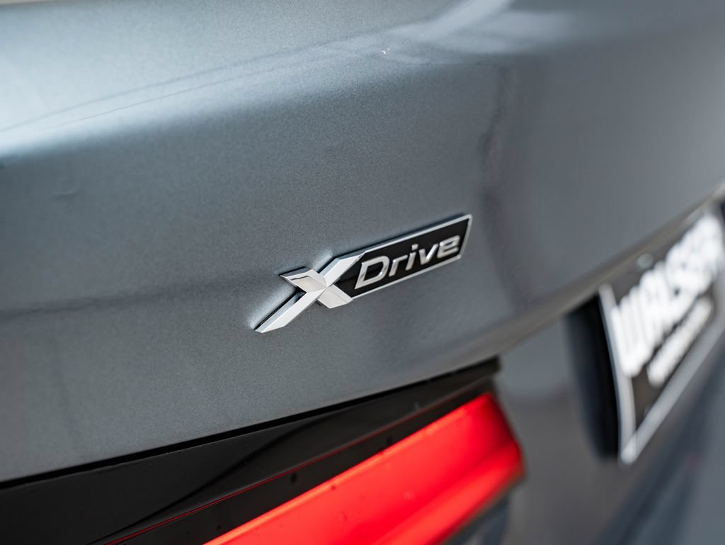 Used 2022 Bluestone Metallic BMW 530i xDrive image 20