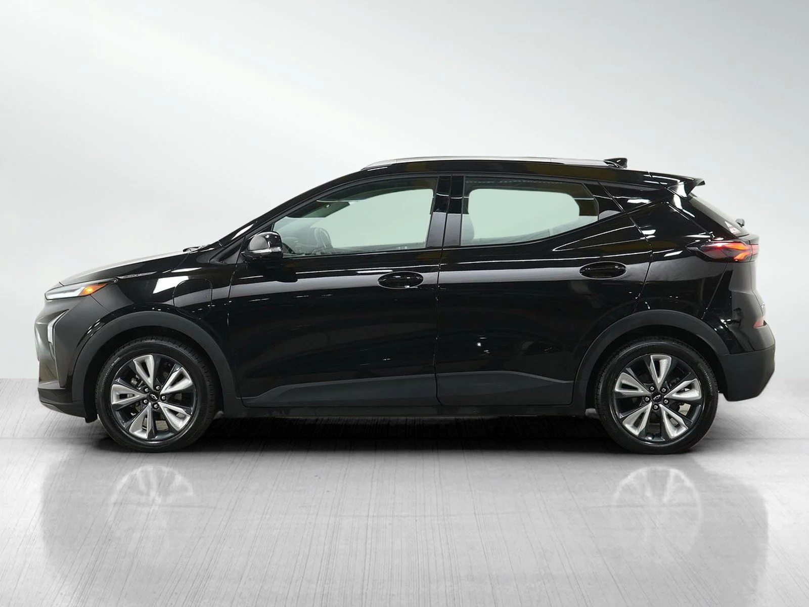 Used 2022 Chevrolet Bolt EUV LT with VIN 1G1FY6S00N4113457 for sale in White Bear Lake, Minnesota