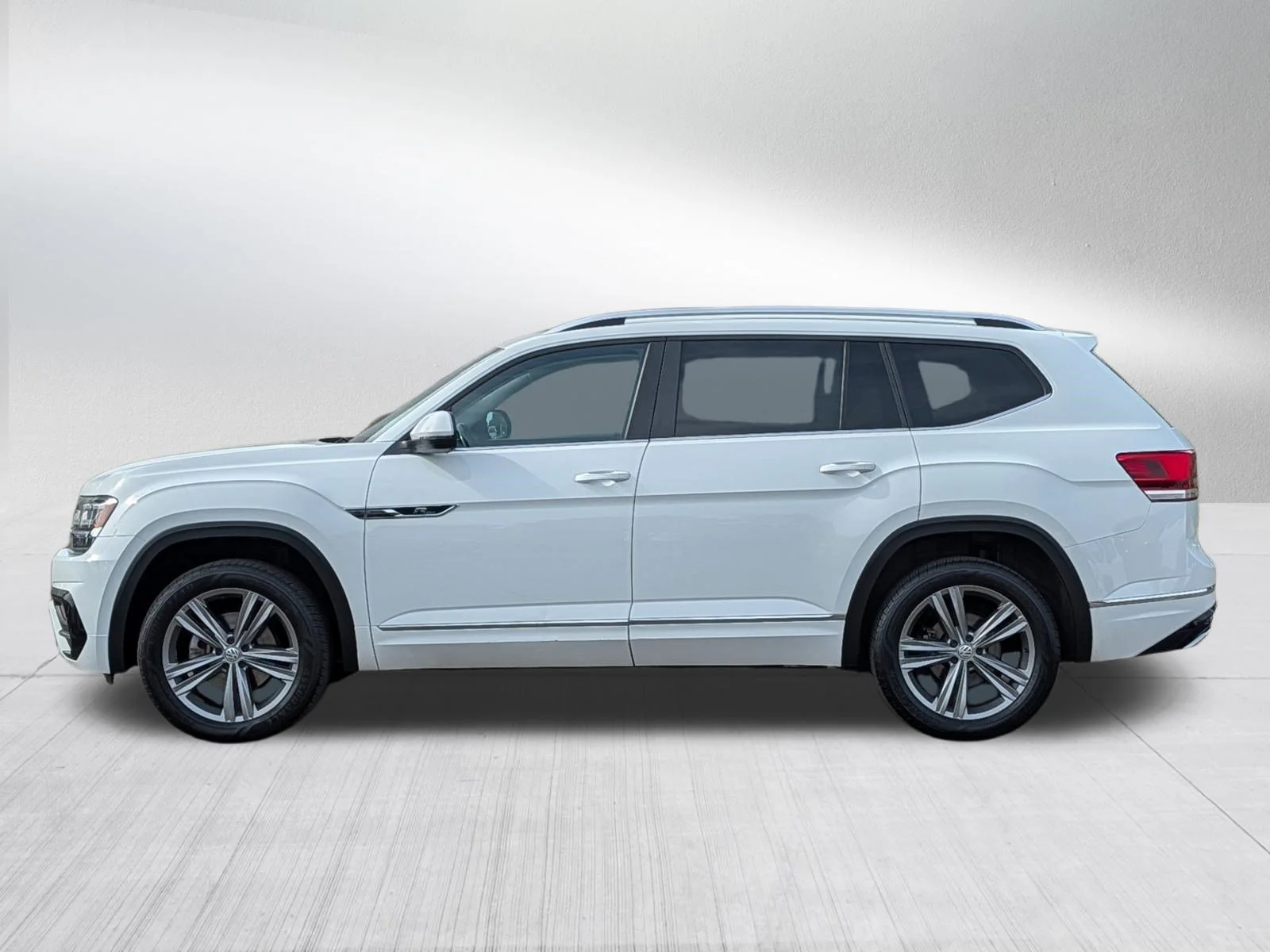 Used 2018 Pure White Volkswagen 3.6L V6 SE w/Technology image 4