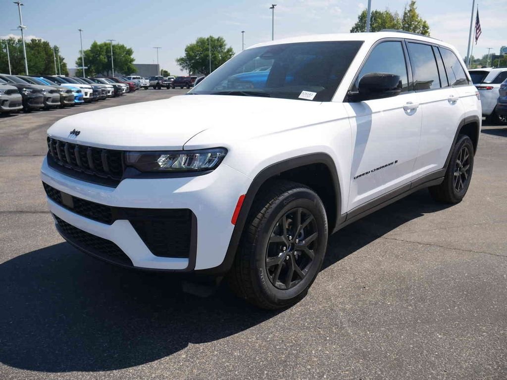 New 2026 Bright White Clear-Coat Exterior Paint Jeep Laredo image 3