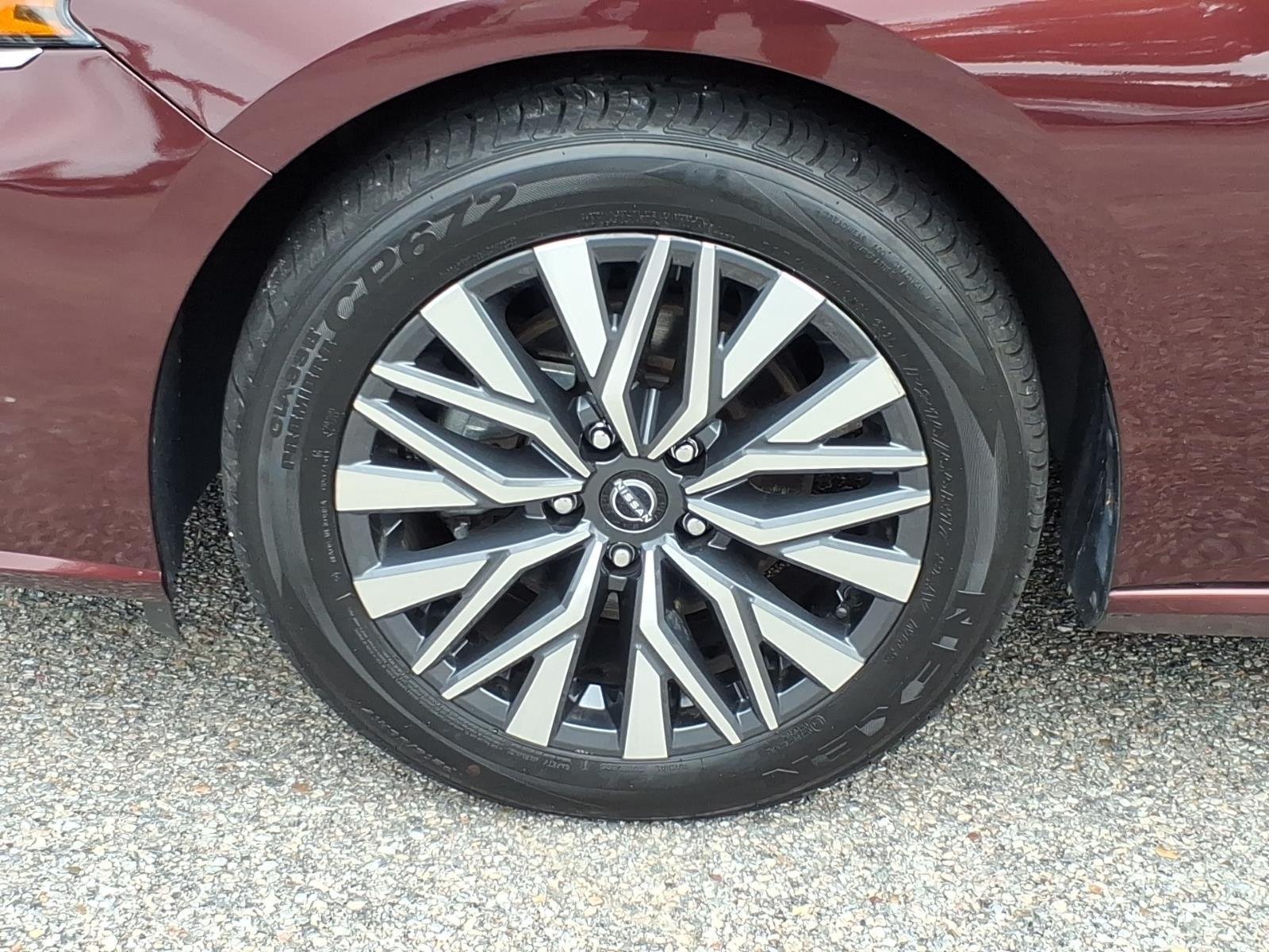 Used 2024 Garnet Pearl Metallic Nissan 2.5 SV image 4