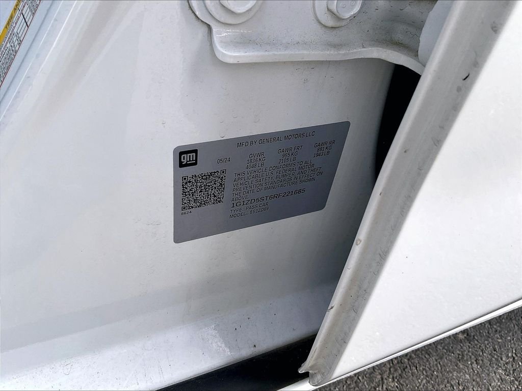 Used 2024 White Chevrolet LT image 33
