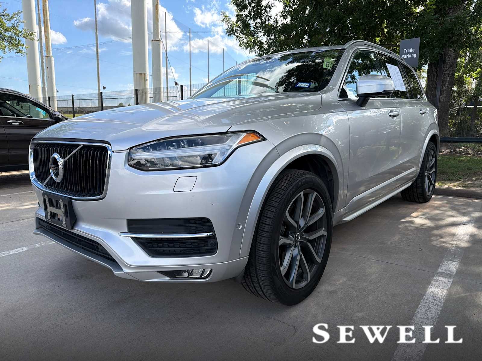2017 Volvo XC90 T6 AWD Momentum's photo