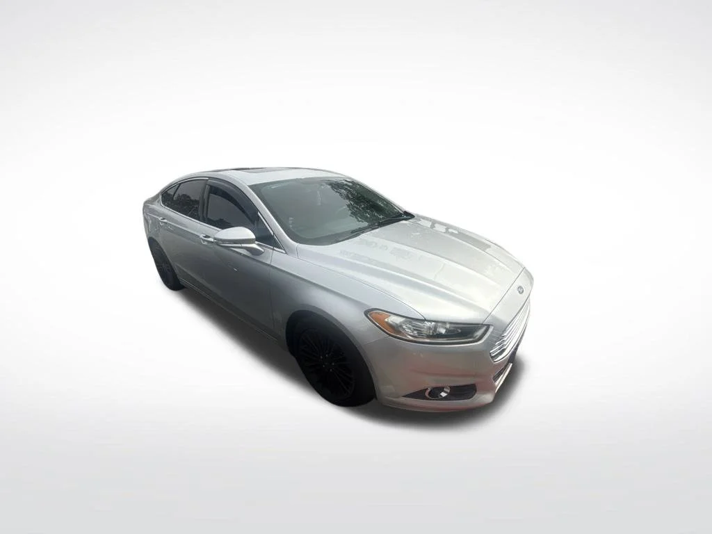 Used 2016 Silver Ford SE image 2