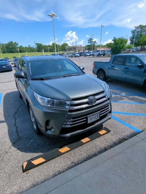 Used 2019 Green Toyota Limited image 13