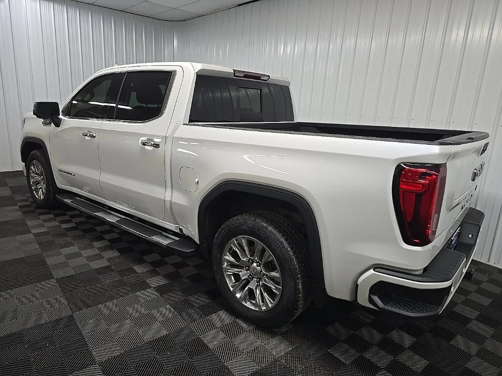 Used 2021 White GMC Denali image 9
