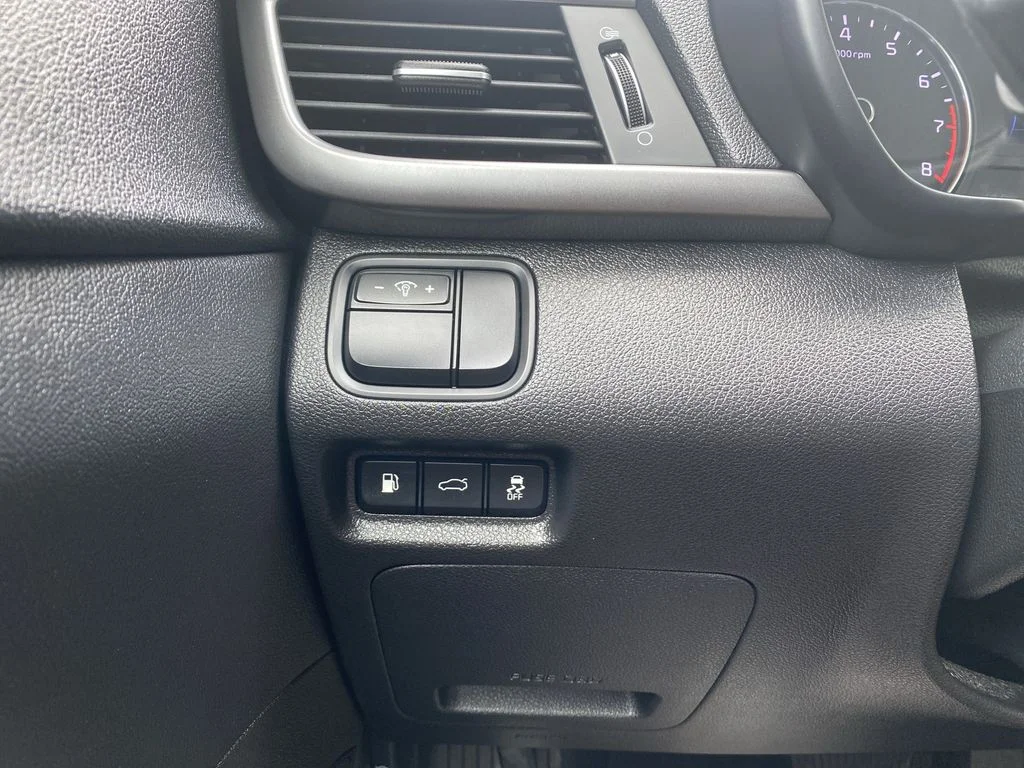 Used 2017 Sparkling Silver Kia LX image 19