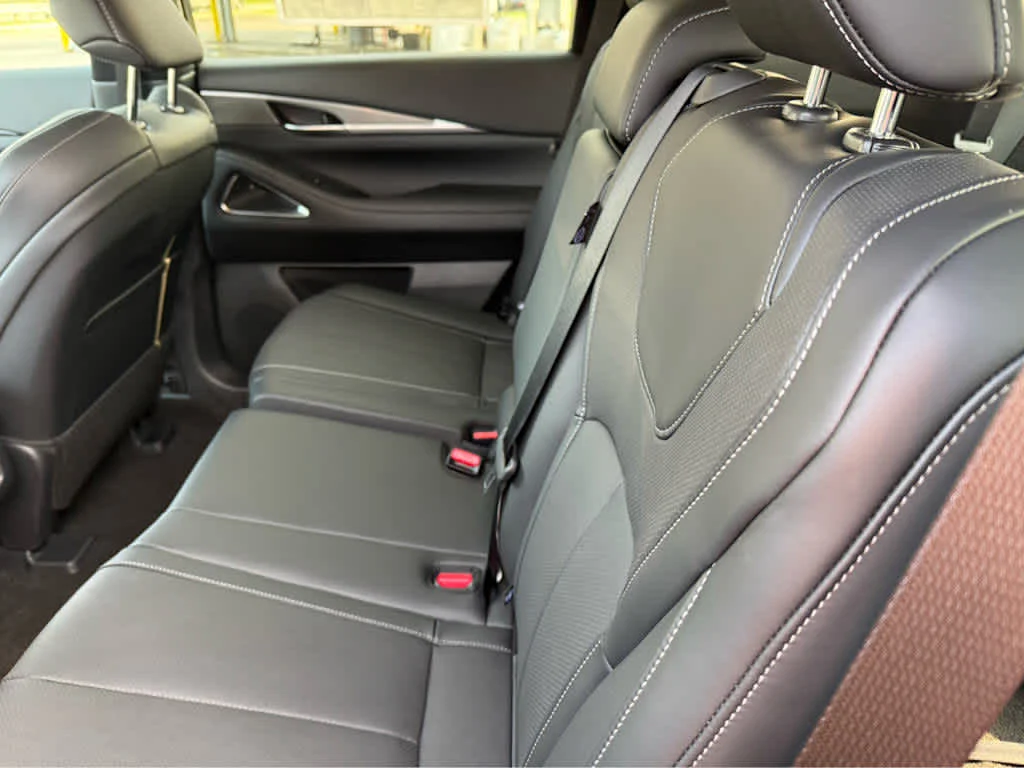 New 2027 HARBOR GRAY INFINITI Luxe FWD image 19