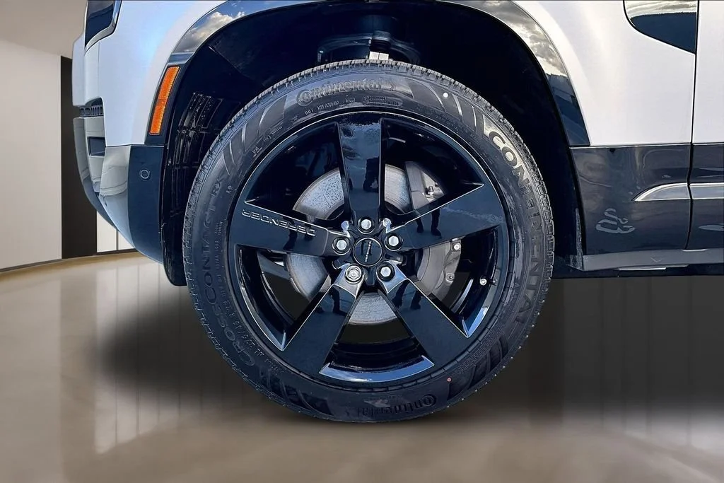 New 2026 Borasco Grey LAND ROVER X-Dynamic SE image 13
