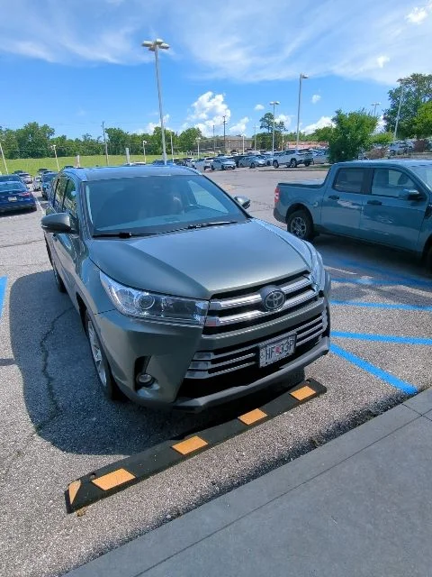Used 2019 Green Toyota Limited image 13