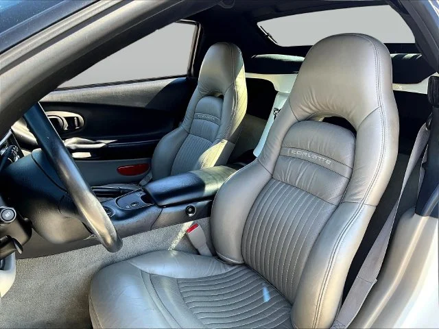 Used 2002 White Chevrolet Base image 18