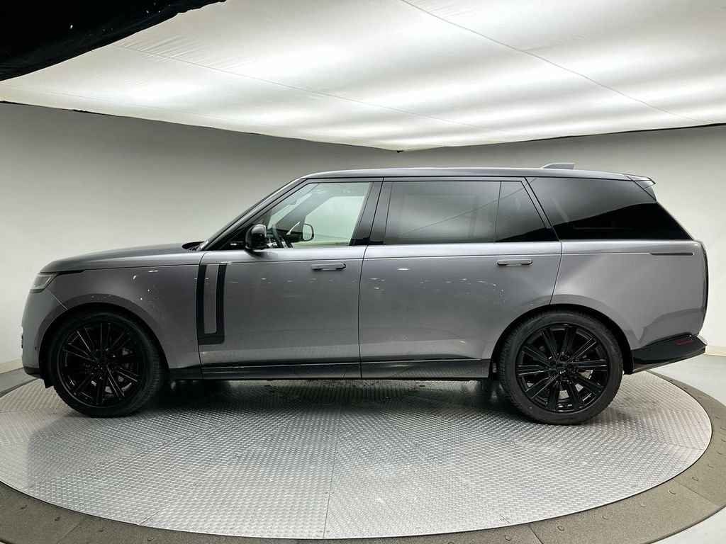 New 2026 Eiger Grey Metallic Land Rover SE image 2