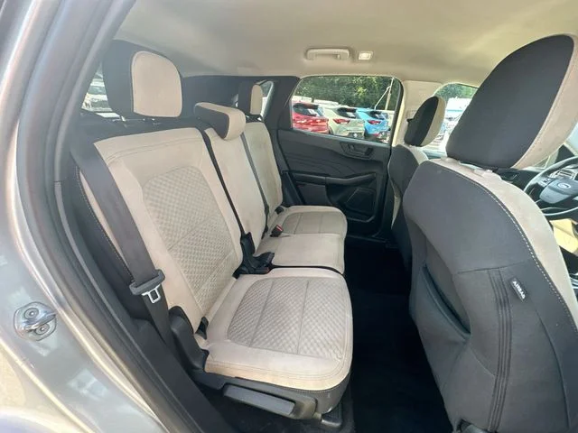 Used 2022 Silver Ford SE image 29