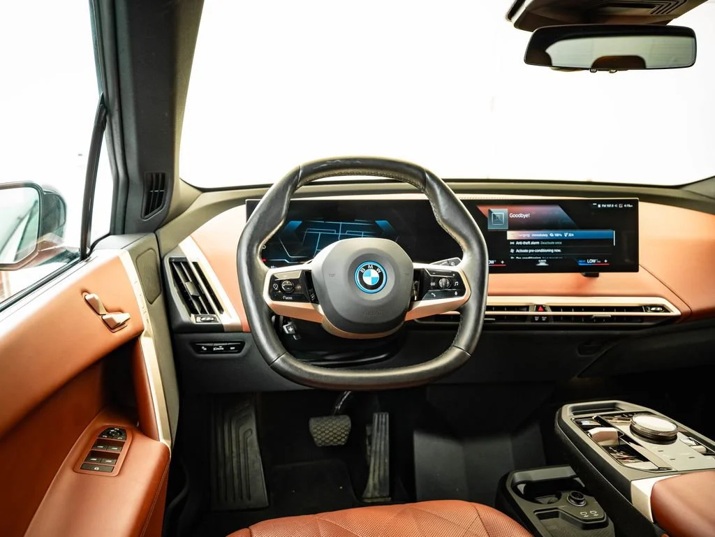 Used 2023 Black Sapphire Metallic BMW xDrive50 image 31