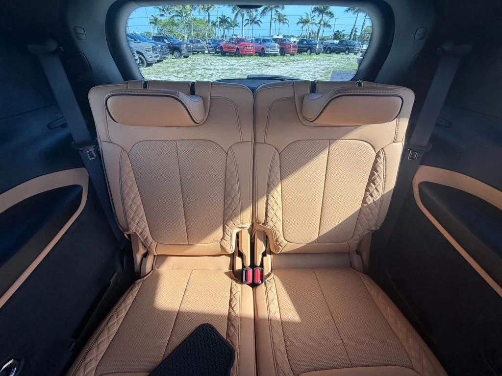 New 2027 Bright White Clear-Coat Paint Jeep Summit image 31