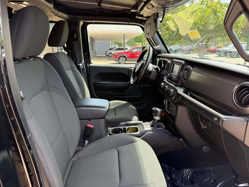 Used 2020 Black Jeep Unlimited Sport image 15