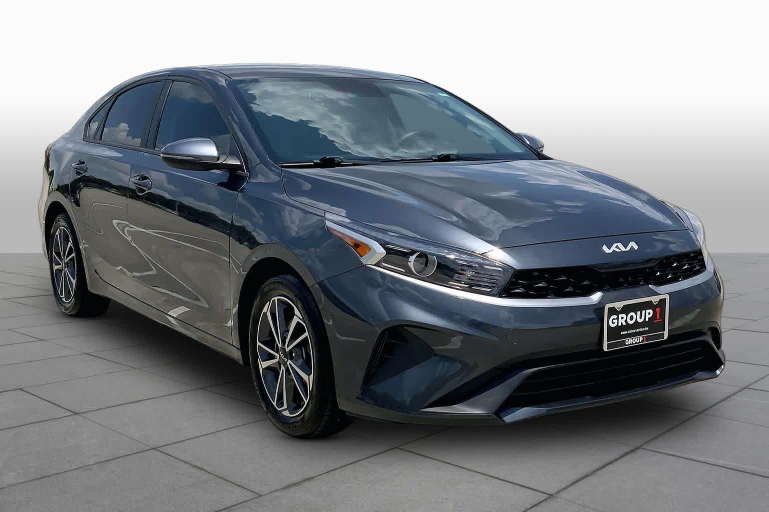 Used 2023 Gravity Gray Kia LXS image 3