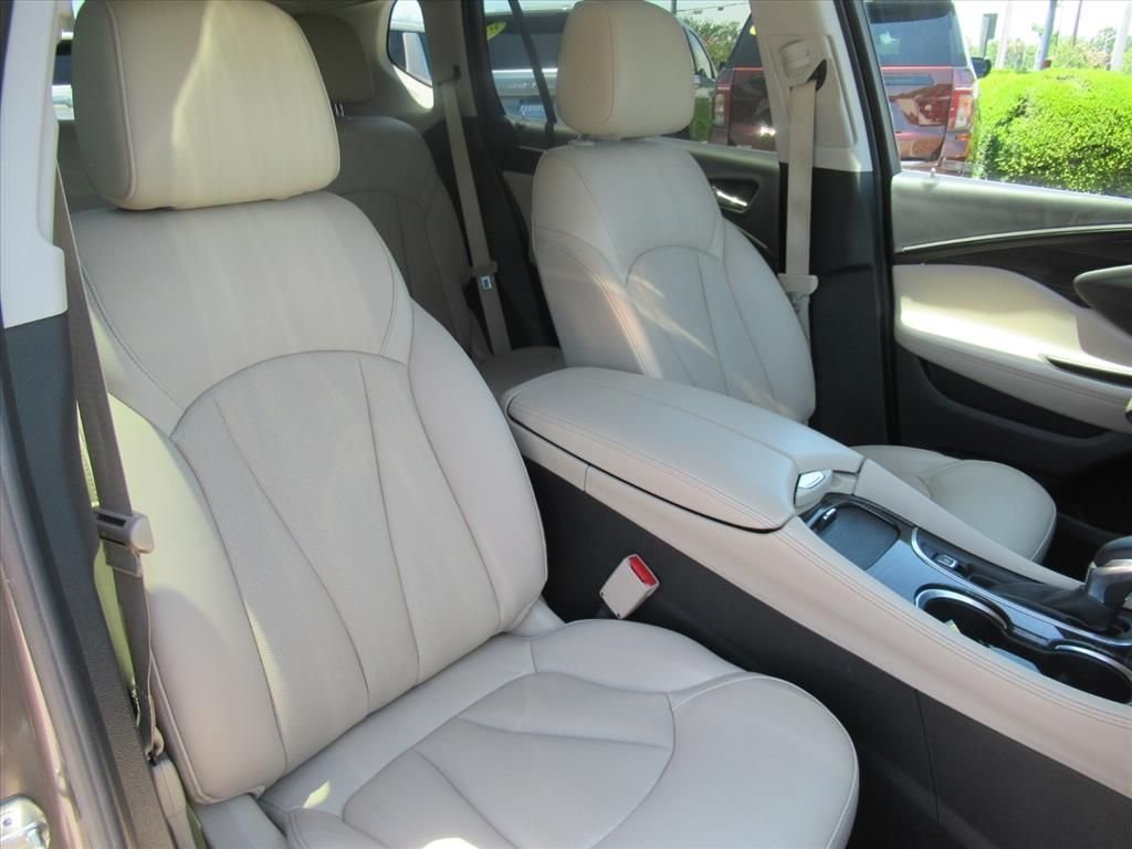 Used 2019 Brown Buick Essence image 9