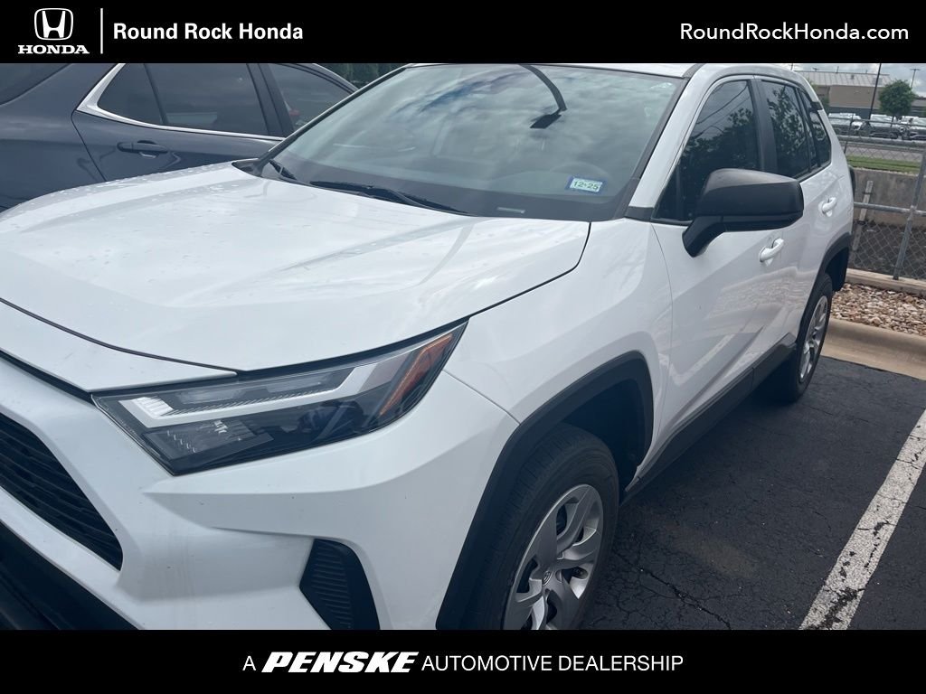 2023 Toyota RAV4 LE FWD's photo