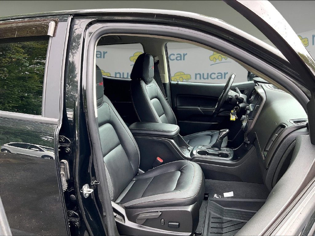 Used 2022 Black GMC AT4 w/Leather image 11