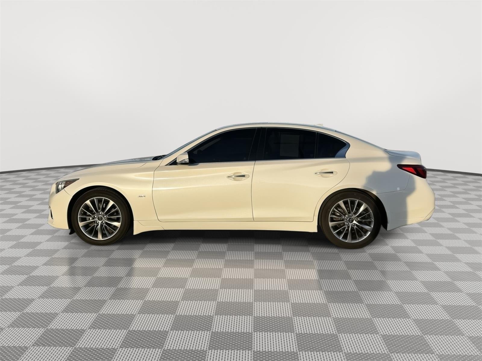 Used 2019 Majestic White INFINITI 3.0t LUXE image 6