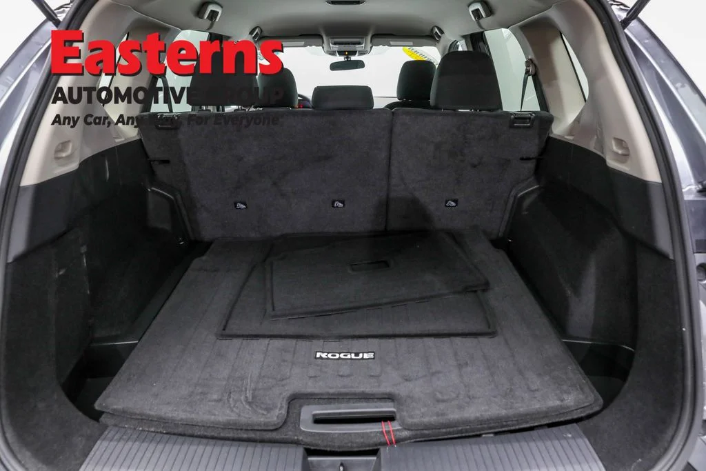 Used 2023 Gray Nissan S image 9