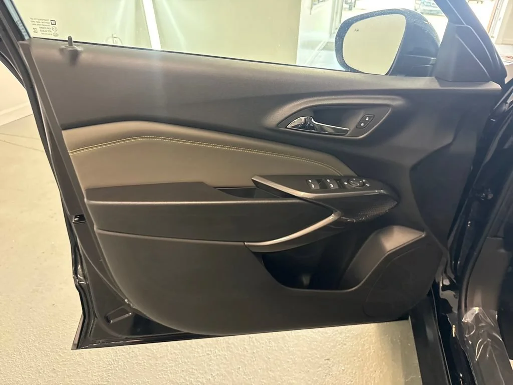New 2026 Mosaic Black Metallic Chevrolet ACTIV image 12