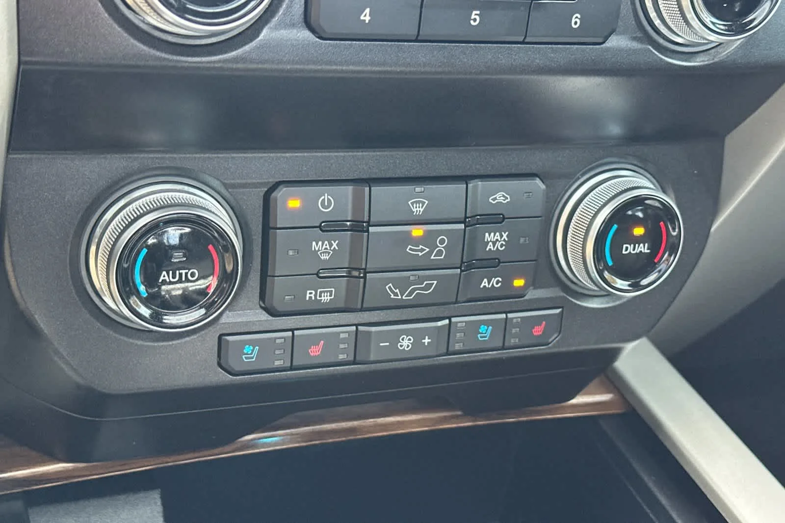 Certified Used 2019 Magnetic Metallic Ford LARIAT image 20