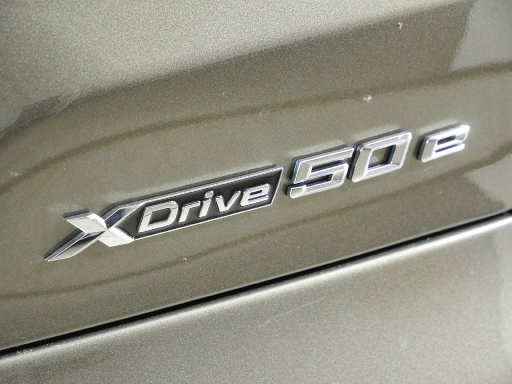New 2026 Manhattan Green Metallic BMW xDrive50e image 12