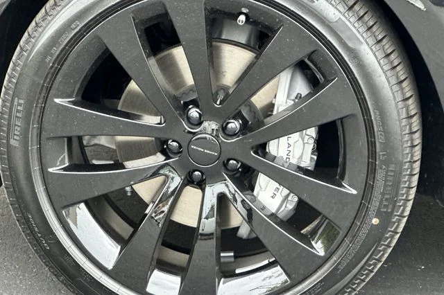 New 2026 Santorini Black Land Rover Dynamic SE image 24
