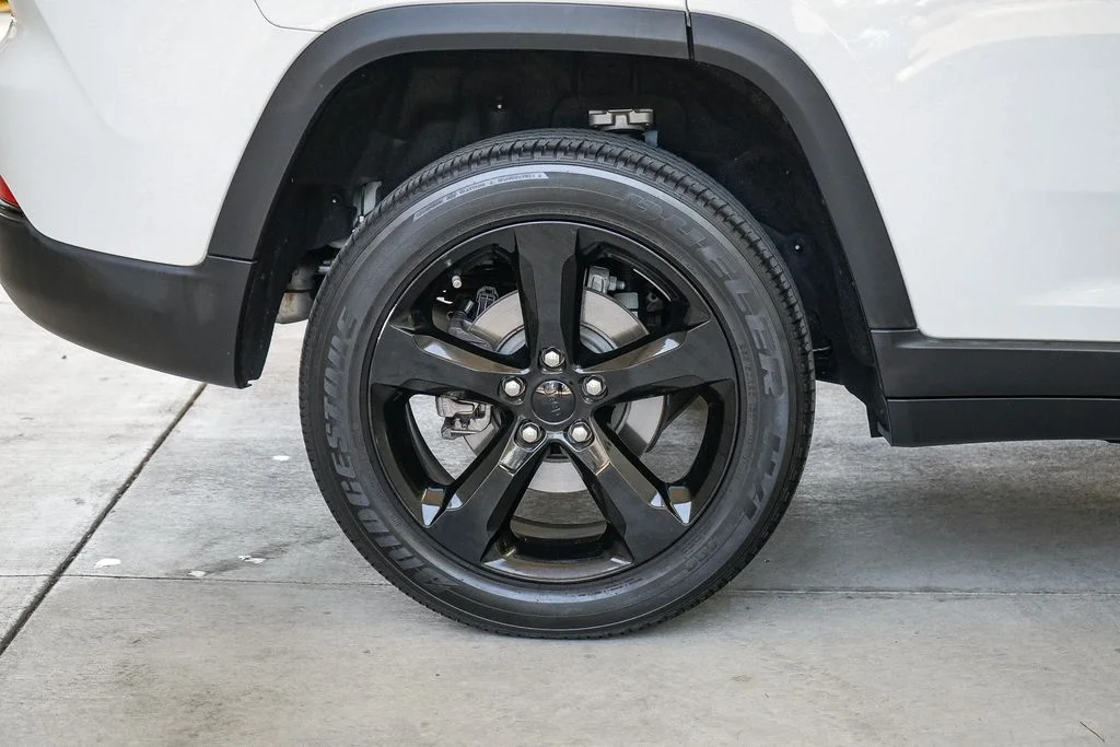 Used 2023 White Jeep Altitude X image 12