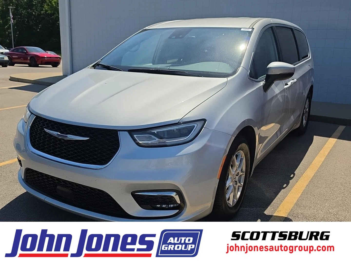 2023 Chrysler Pacifica Touring L's photo