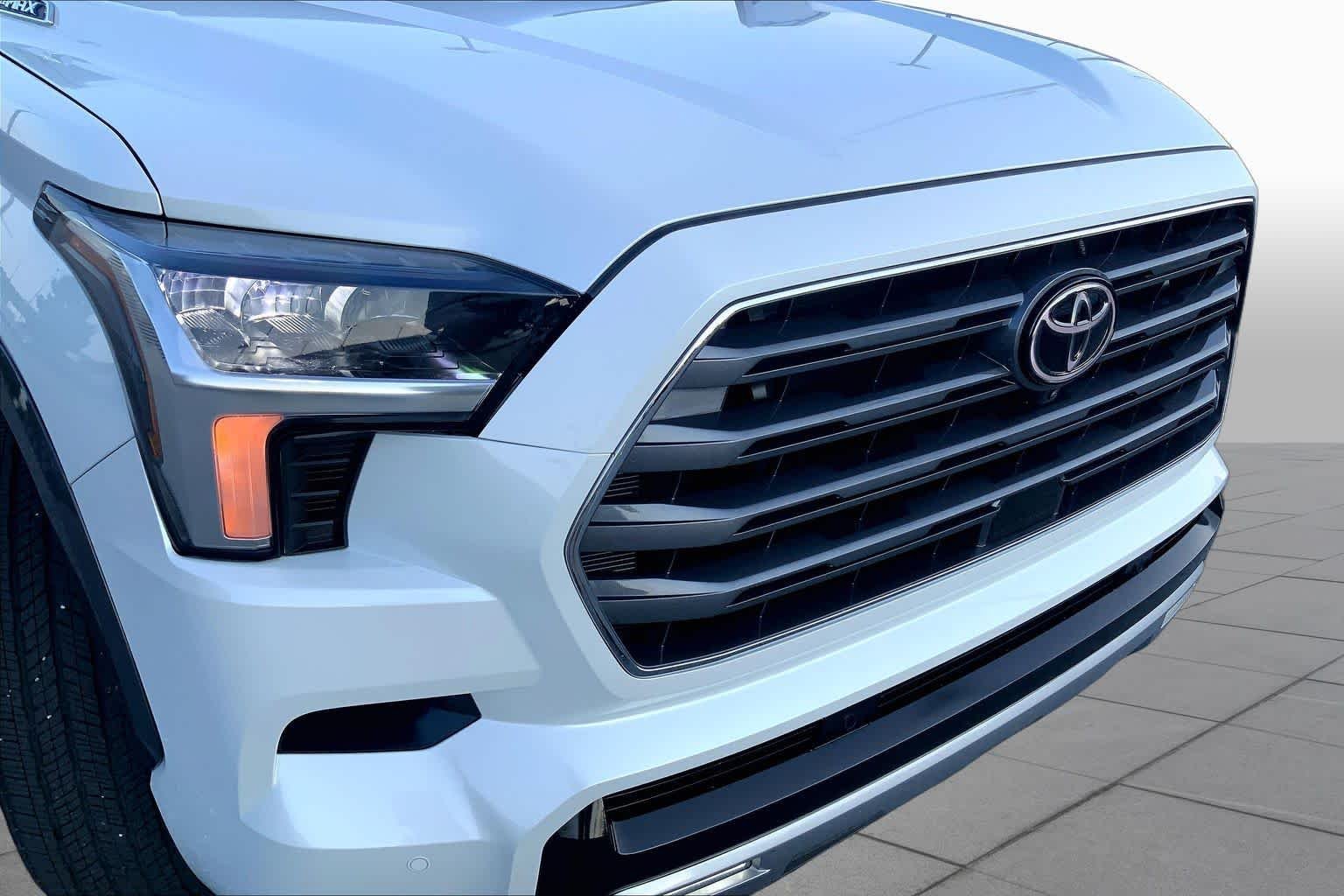 Used 2026 Wind Chill Pearl Toyota Limited image 29