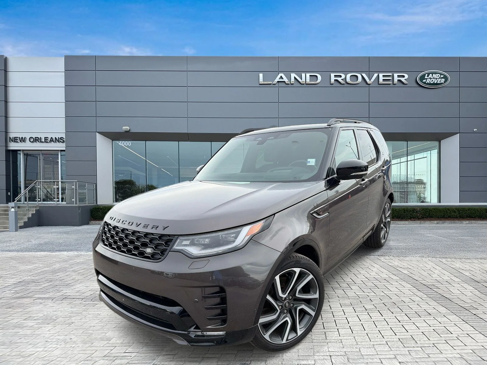 2025 Land Rover Discovery P360 Dynamic SE's photo