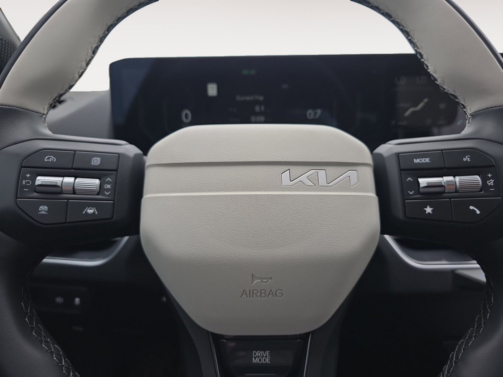2025 Kia K4 GT-Line - Photo 11