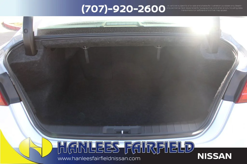 Used 2018 Silver Nissan 3.5 SV image 10