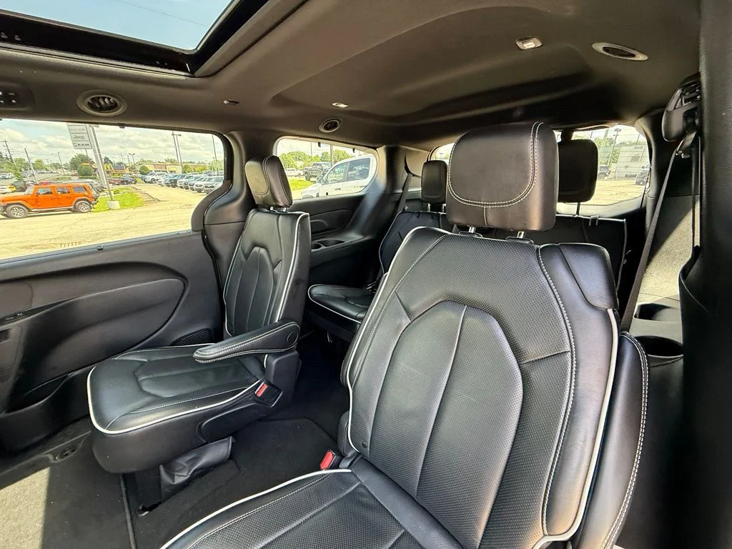 Used 2025 Black Chrysler Limited image 24