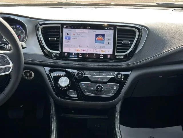 2026 Chrysler Pacifica Limited - Photo 25
