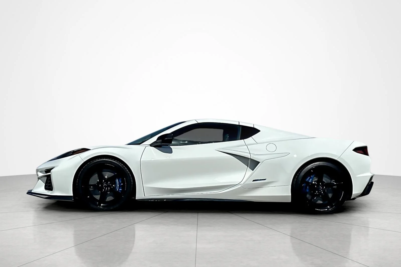 Used 2026 ARTIC WHITE Chevrolet 2LZ image 2