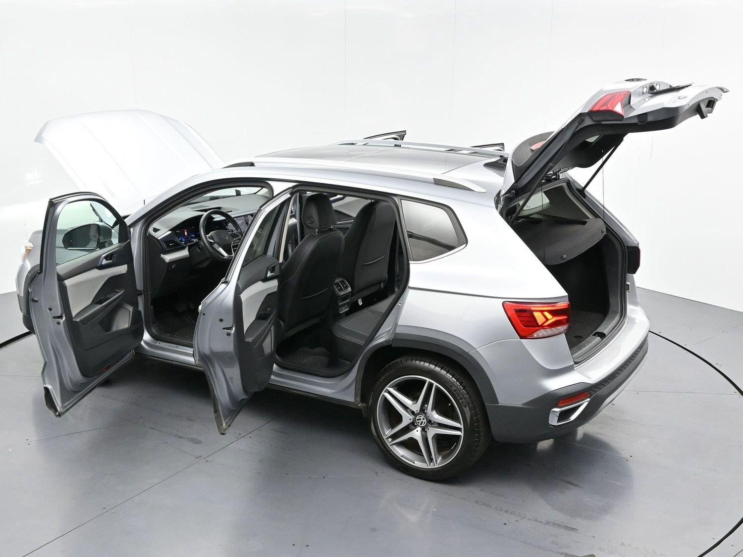 Used 2023 Pyrite Silver Metallic Volkswagen SE image 44